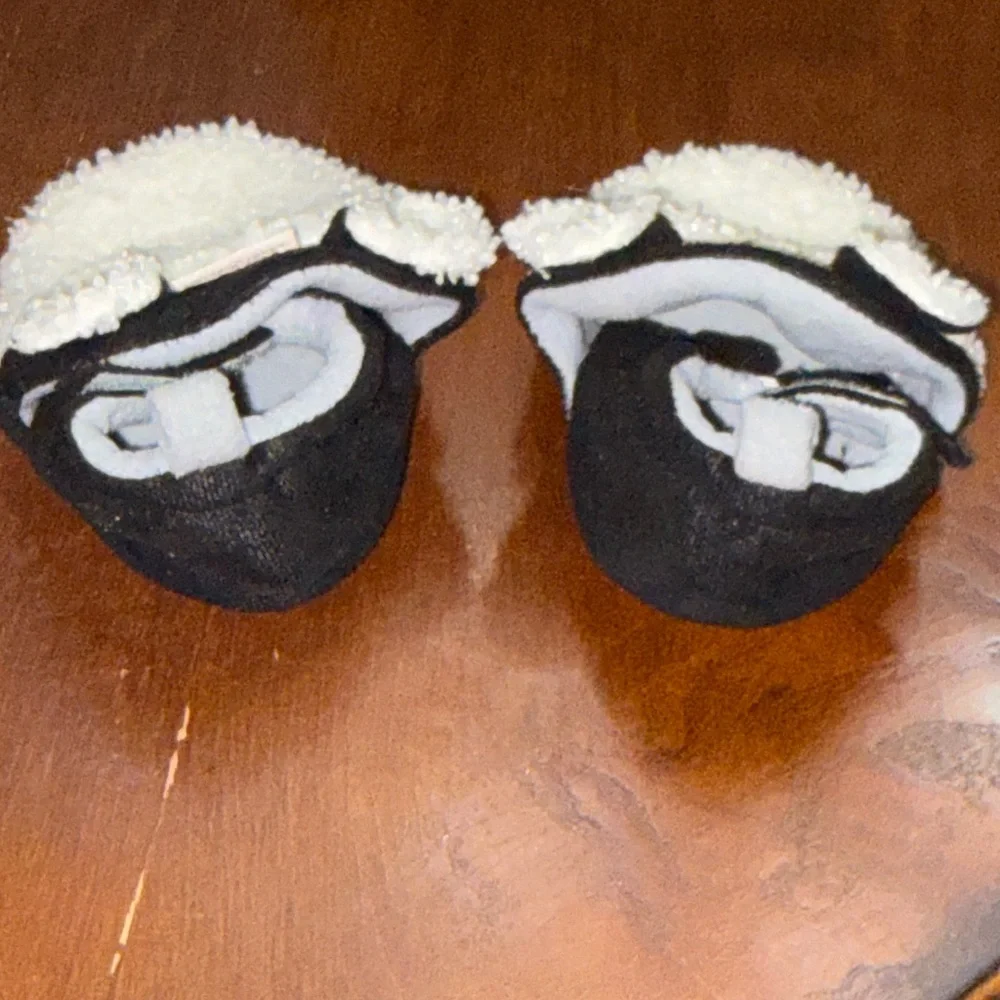 Myggpp Cozy Black and White Kids Slippers